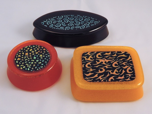 Boxes with Dichroic Lids